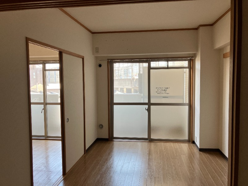 インペリアル花屋敷の洋室