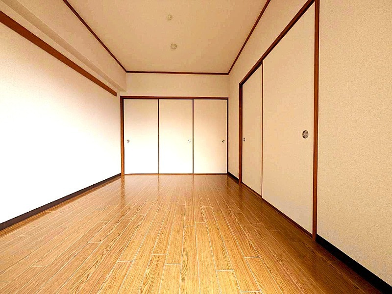 インペリアル花屋敷の居間・リビング