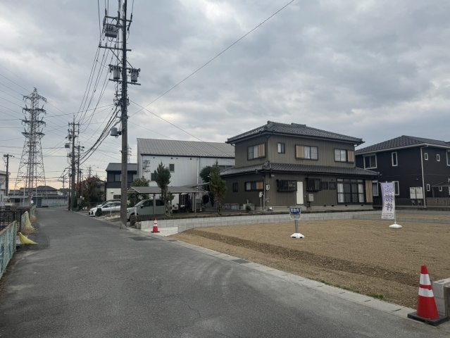 2区画分譲地　あま市中萱津足川の前面道路含む現地写真