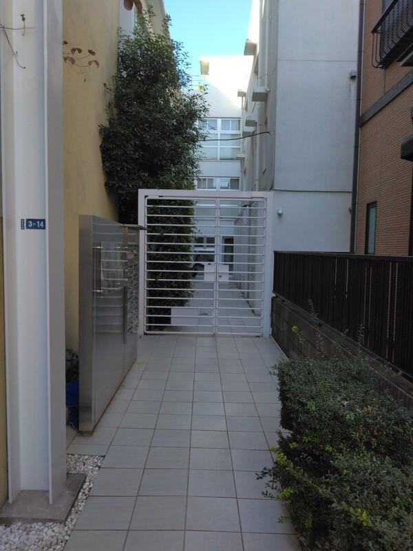 サンフェル神宮前のエントランス