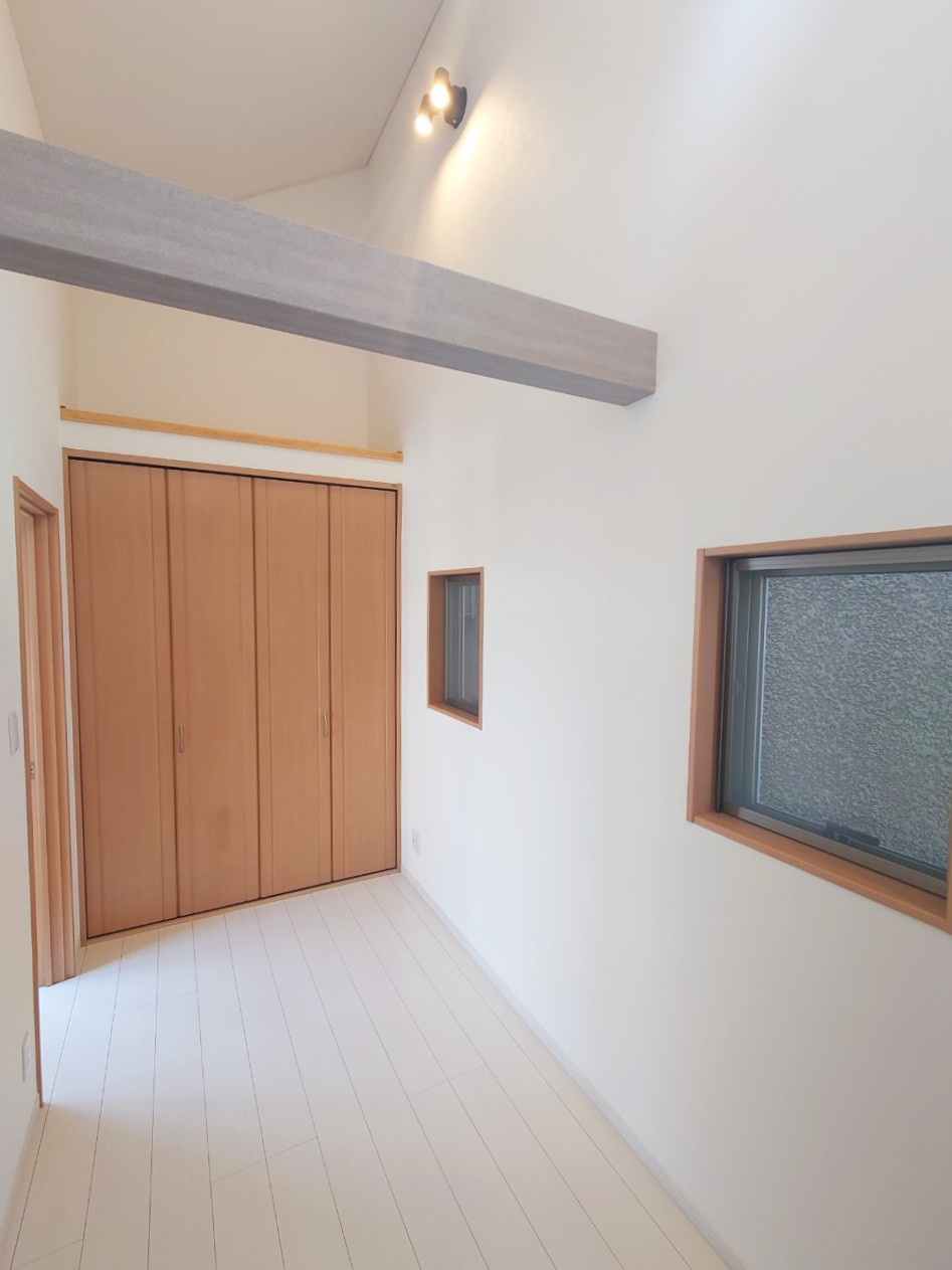 ◆内外装リフォーム済み美宅◆デザイン住宅◆駐車２台可◆伏見区桃山紅雪町の洋室|洋室