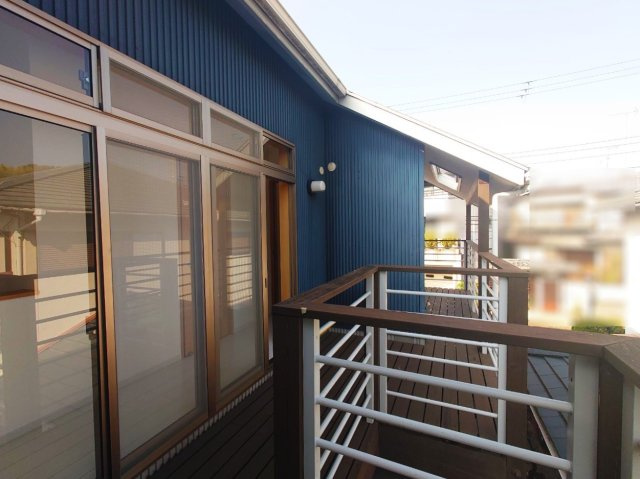 ◆内外装リフォーム済み美宅◆デザイン住宅◆駐車２台可◆伏見区桃山紅雪町のバルコニー|ウッドデッキバルコニー