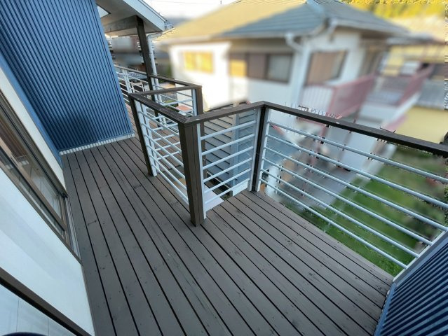 ◆内外装リフォーム済み美宅◆デザイン住宅◆駐車２台可◆伏見区桃山紅雪町のバルコニー|ウッドデッキバルコニー