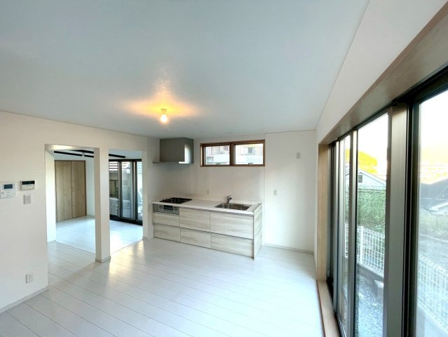 ◆内外装リフォーム済み美宅◆デザイン住宅◆駐車２台可◆伏見区桃山紅雪町の居間・リビング|リビング