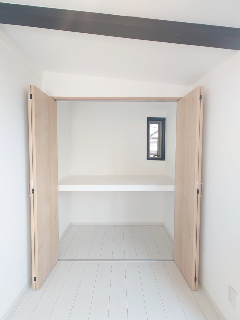 ◆内外装リフォーム済み美宅◆デザイン住宅◆駐車２台可◆伏見区桃山紅雪町の居間・リビング|リビング　収納