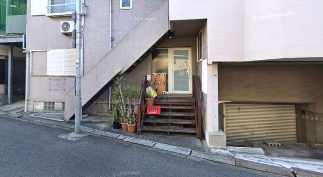 大西ビルのエントランス
