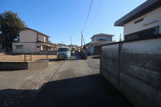 壬生町本丸2丁目の前面道路含む現地写真|南側道路（2025年1月撮影）