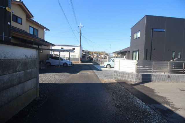 壬生町本丸2丁目の前面道路含む現地写真|南側道路（2025年1月撮影）