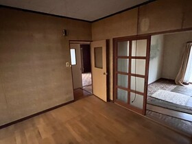 西条市飯岡2412-43　中古戸建の洋室