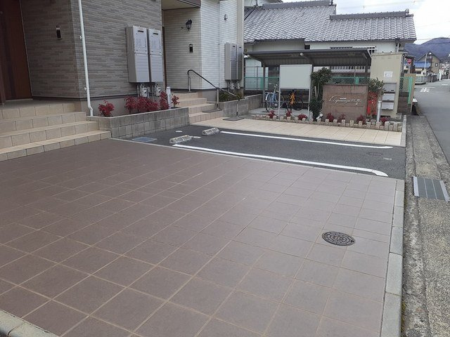 エスペランサ中仁野Ⅱの駐車場