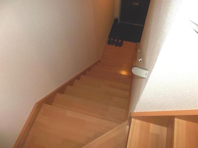 エルヴェ南小向Ａの内装|階段