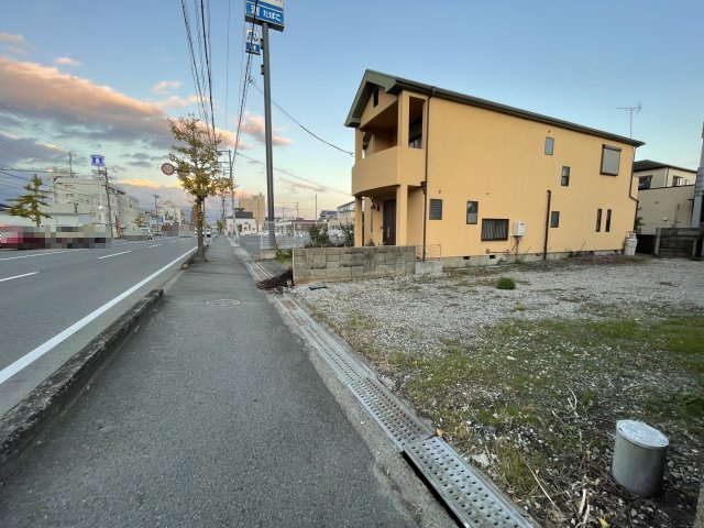 和歌山市築港4丁目・土地・56881の前面道路含む現地写真