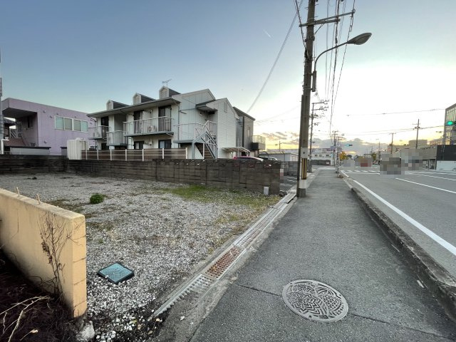 和歌山市築港4丁目・土地・56881の前面道路含む現地写真