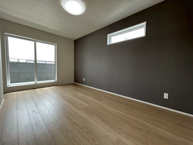 新築戸建　長野市三輪八丁目の洋室|２階　洋室です。収納スペース有