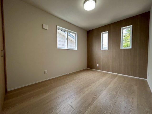 新築戸建　長野市三輪八丁目の洋室|２階　洋室です。収納スペース有