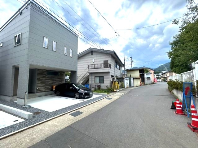 新築戸建　長野市三輪八丁目の前面道路含む現地写真