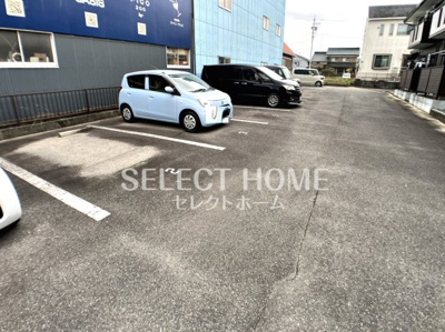 【駐車場】 | ドミール栄 | 車をお持ちの方に嬉しい駐車場付きの物件です