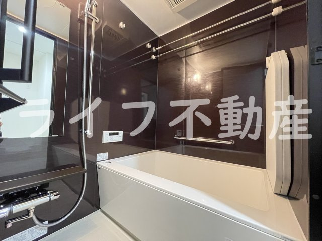 プレサンスＮＥＯ新深江リュミエル の浴室|お風呂です