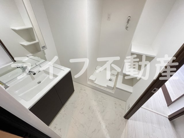 プレサンスＮＥＯ新深江リュミエル の洗面所|コンパクトで使いやすい洗面所