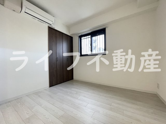 プレサンスＮＥＯ新深江リュミエル の洋室|落ち着いた色調の洋室です