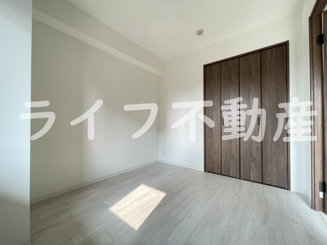 プレサンスＮＥＯ新深江リュミエル の居間・リビング|ゆったり過ごせる居間です