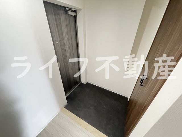 プレサンスＮＥＯ新深江リュミエル の玄関|落ち着いた玄関です
