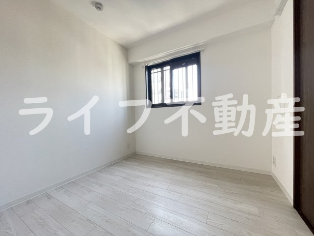 プレサンスＮＥＯ新深江リュミエル の洋室|個人の部屋や寝室として使える洋室です