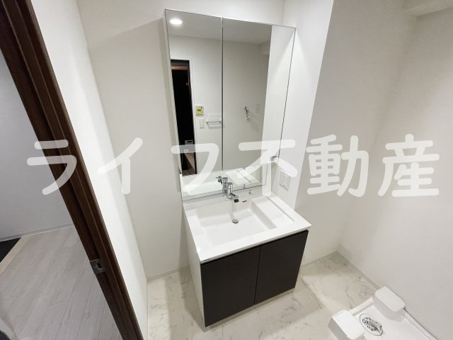 プレサンスＮＥＯ新深江リュミエル の独立洗面台|独立洗面台あり、毎朝おしゃれに忙しい女性の方におすすめです