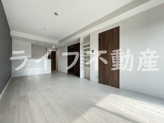 プレサンスＮＥＯ新深江リュミエル の居間・リビング|居間です