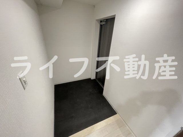 プレサンスＮＥＯ新深江リュミエル の玄関|明るい玄関です