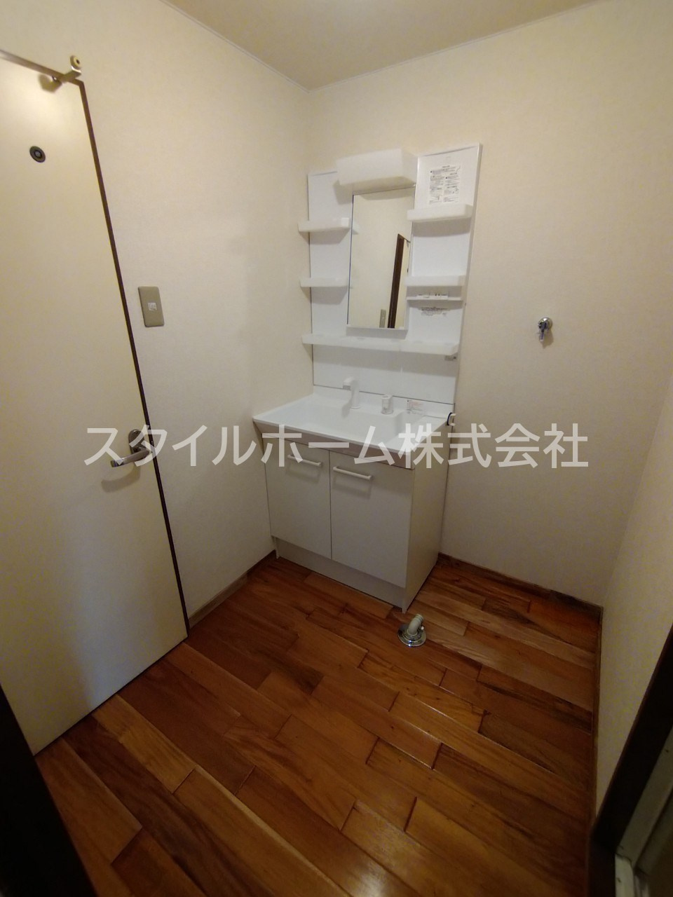 ユトリロキャッスルの洗面所|別部屋写真です。
