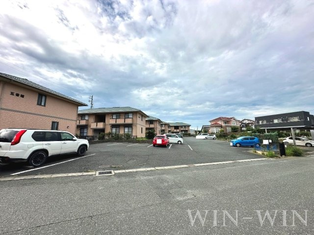 iホームTOWN 弐番館の駐車場