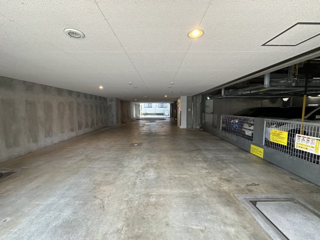 クオス小田原3の駐車場