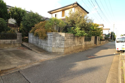 【前面道路含む現地写真】 | 宇部市島三丁目中古2階建 | 現地（2024年11月21日）
内装・外装リフォーム工事中です。2024年12月完了予定。
