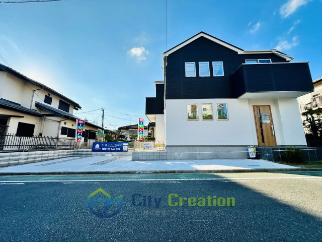 海老名市国分北　駐車3台＋お庭付き大型戸建住宅