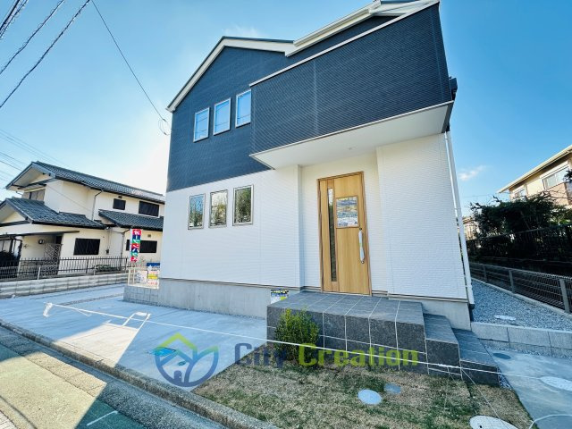 海老名市国分北　駐車3台＋お庭付き大型戸建住宅の外観