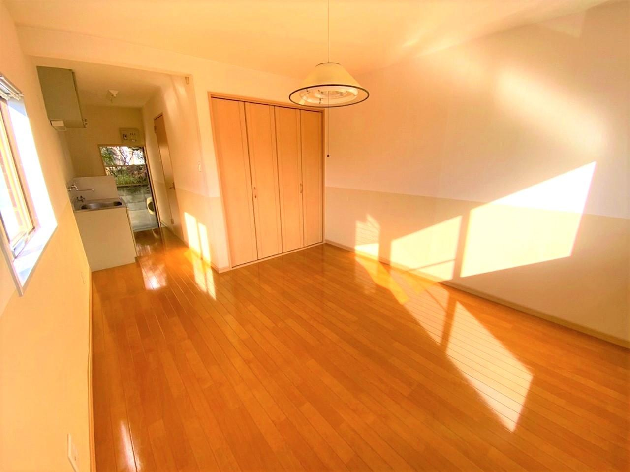 ハイツアーバンヒルズの居間・リビング