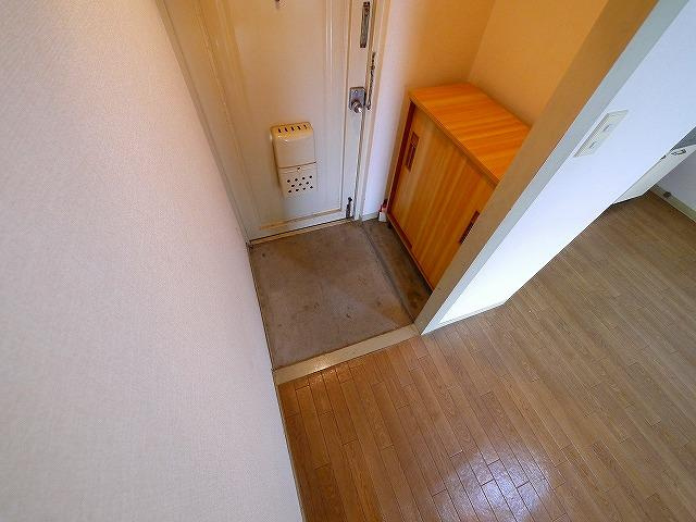 メープルハイツの玄関