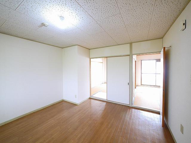 メープルハイツの居間・リビング