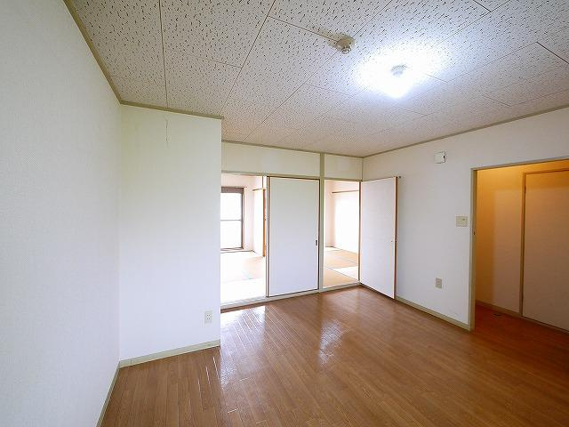 メープルハイツの居間・リビング