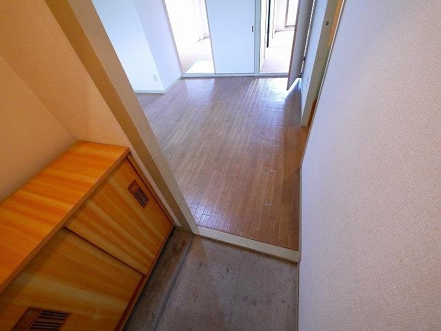 メープルハイツの玄関