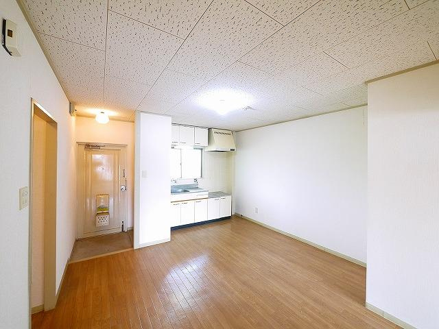 メープルハイツの居間・リビング