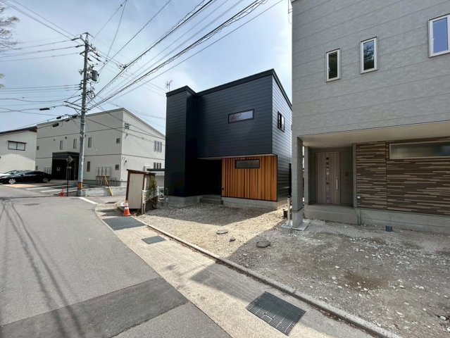 新築戸建　長野市三輪八丁目の前面道路含む現地写真