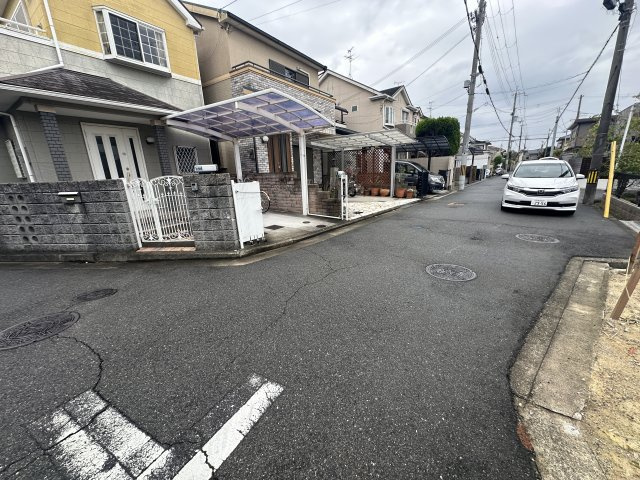 高石市加茂２丁目（４LDK）の前面道路含む現地写真