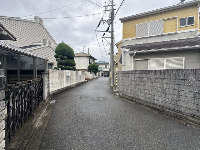 高石市加茂２丁目（４LDK）の前面道路含む現地写真