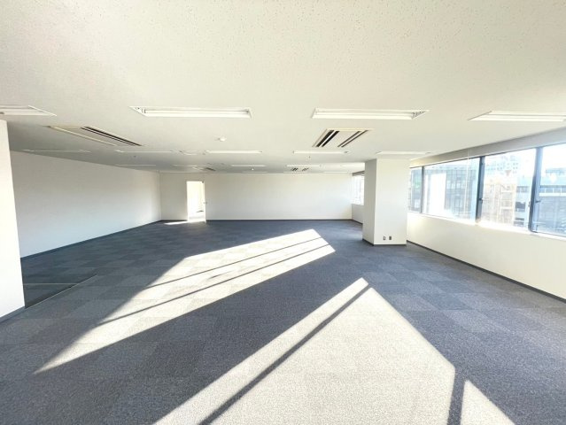 T.S－frontビルの内装