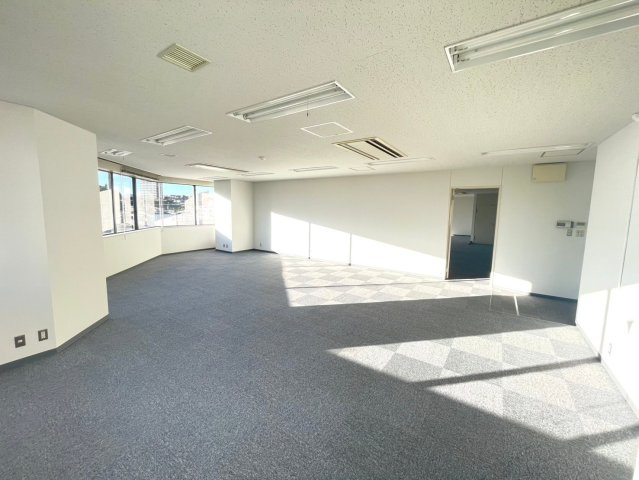 T.S－frontビルの内装