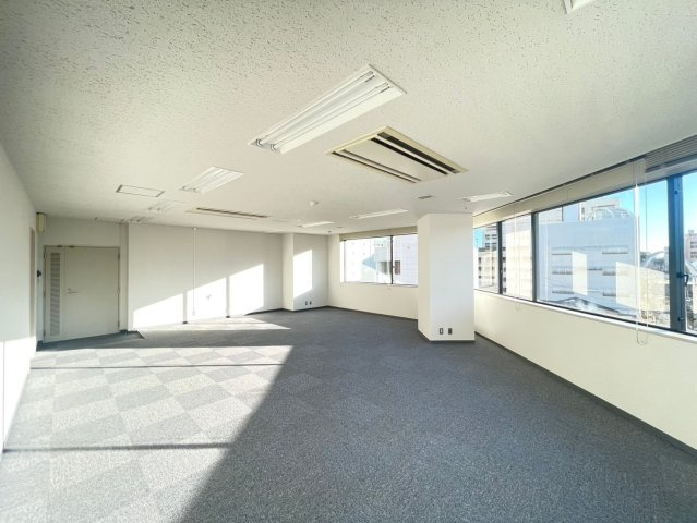 T.S－frontビルの内装