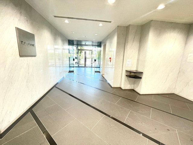 T.S－frontビルのロビー