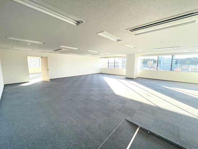 T.S－frontビルの内装